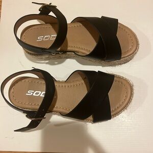 Soda girls sandals size 12